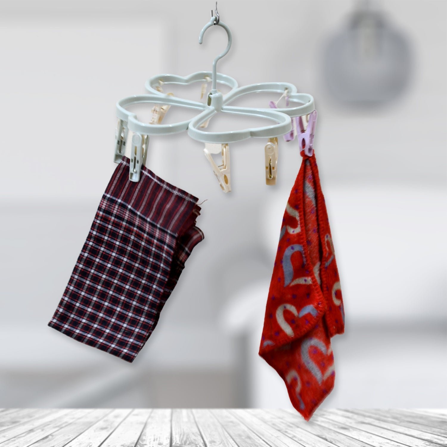 Cloth Drying Rack – Heart Shape with 8 Clips | Mini Bubbles