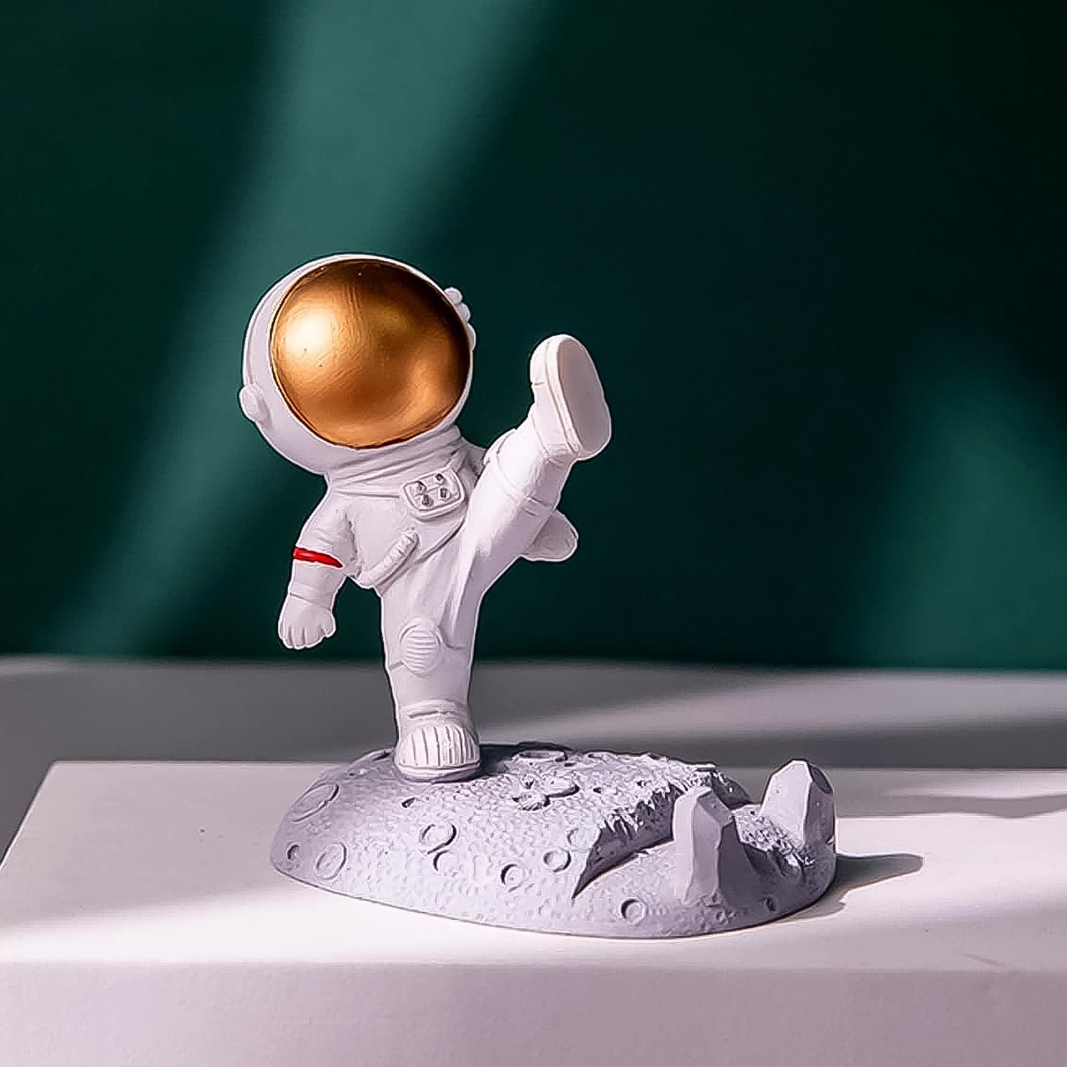 Astronaut Phone Holder � 3D Spaceman Design, Resin | PHOBIA