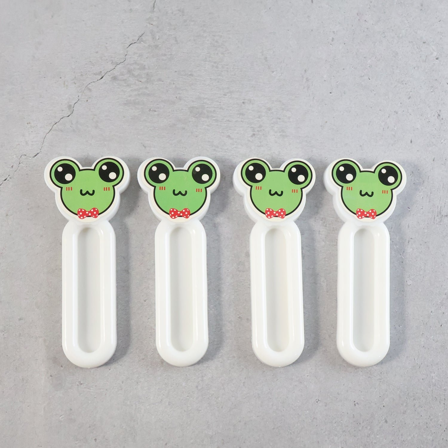 02 window wardrobe handle.jpg