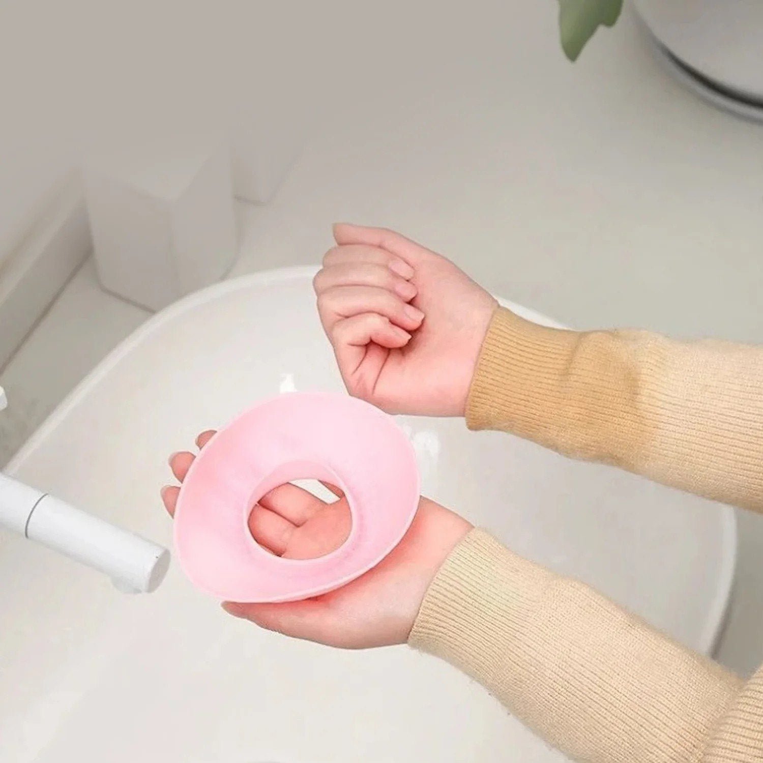 Silicone Wrist Water Stopper � Prevents Water Runoff Easily