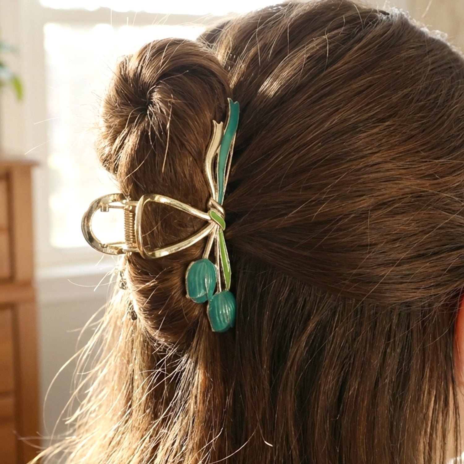 Hair Claw Clip – Elegant Floral Design with Strong Grip