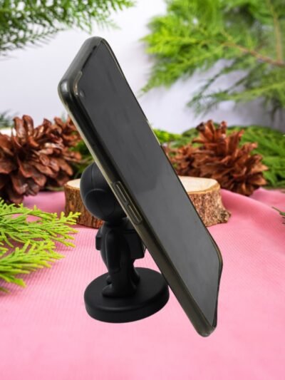 Cartoon Astronaut Magnetic Phone Holder – 360° Rotating Car Mount | Gambit