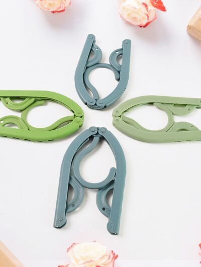 Travel Hangers – Compact Foldable 4-Pack for Easy Storage