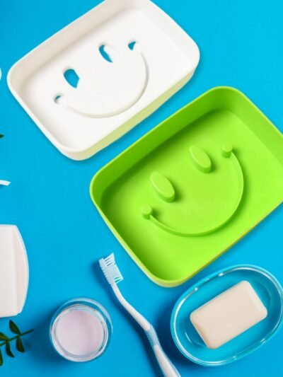 Portable Travel Soap Dish Box – Cute Smiley Face & Draining Design