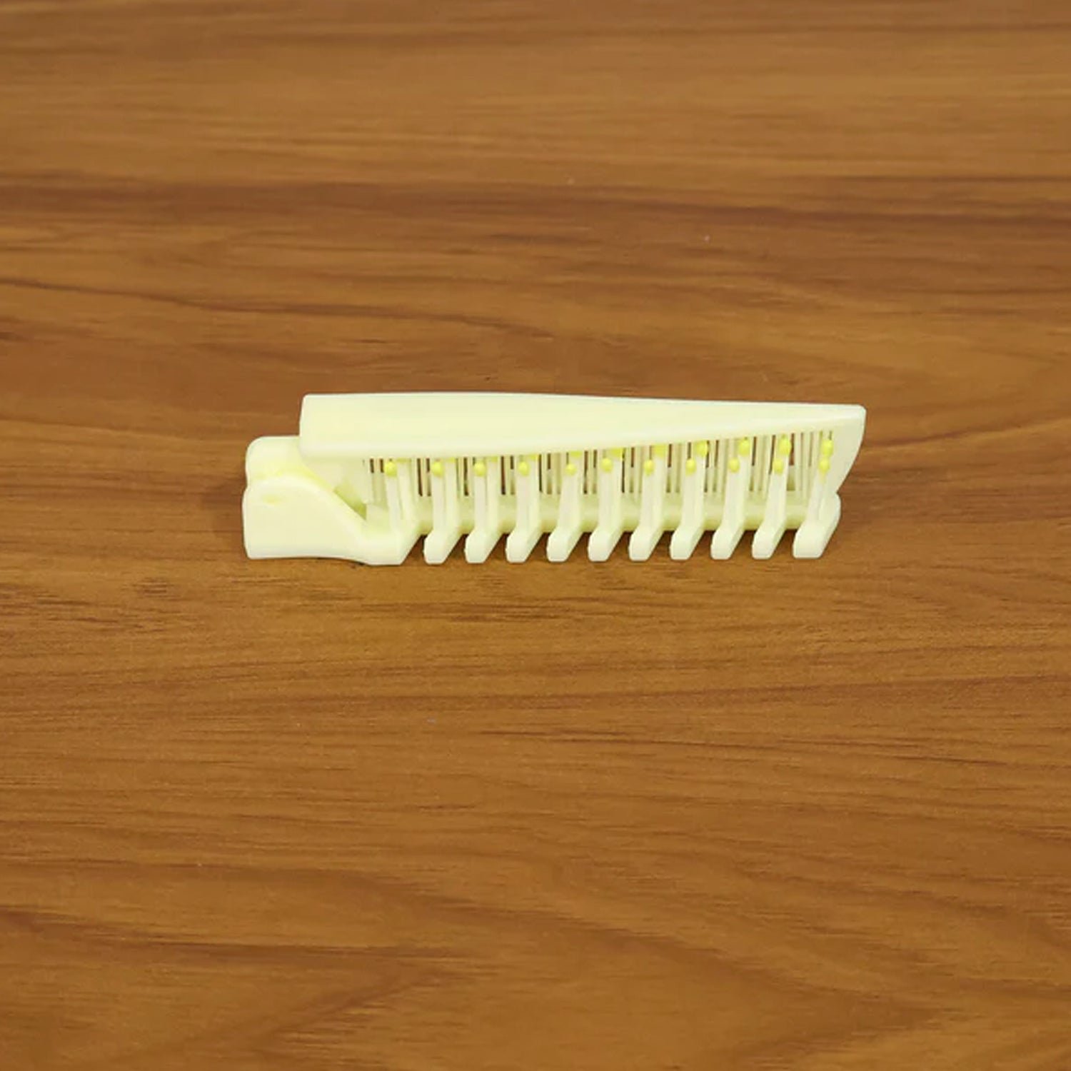 08 haircomb.jpg 08 haircomb.jpg