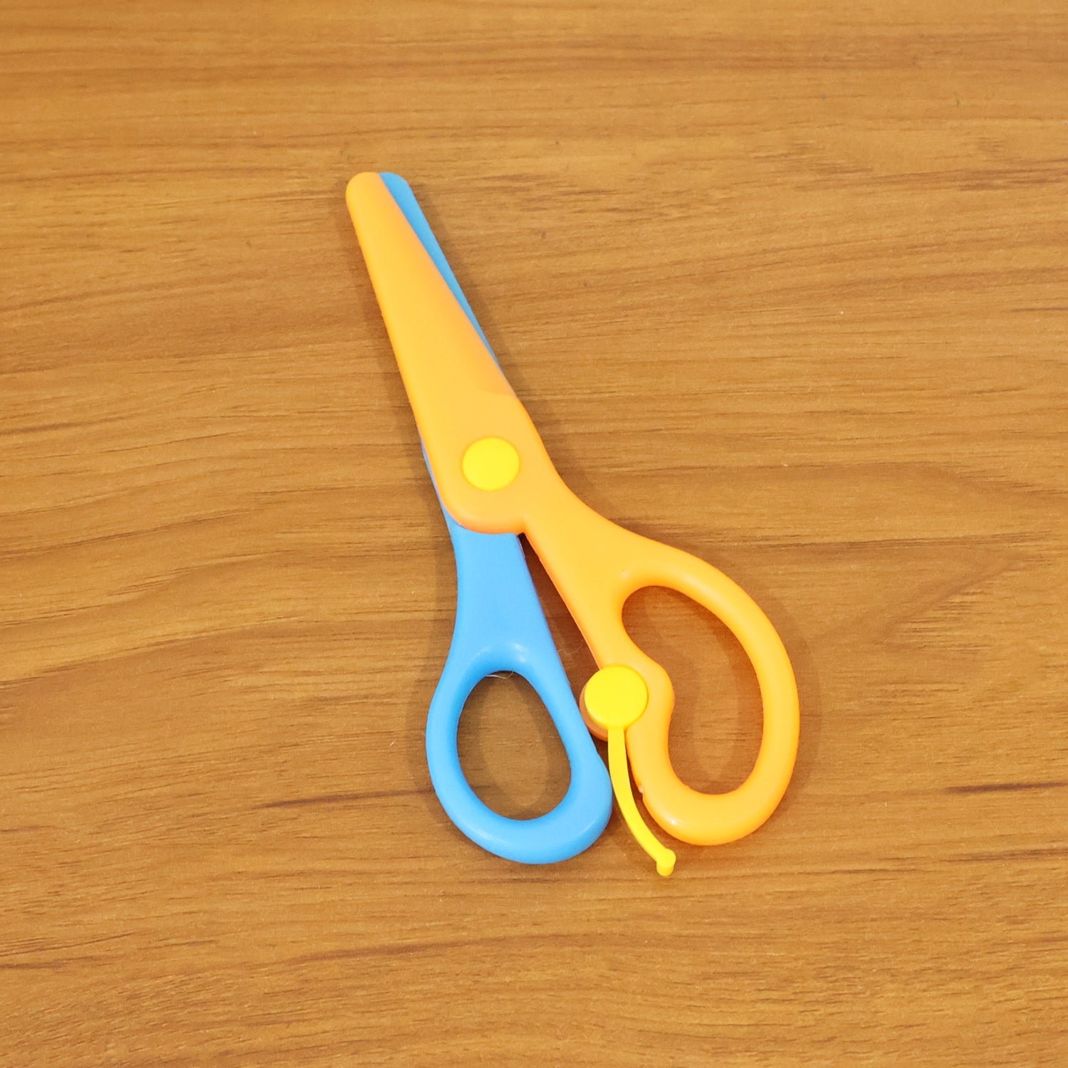 09 scissor.jpg 09 scissor.jpg