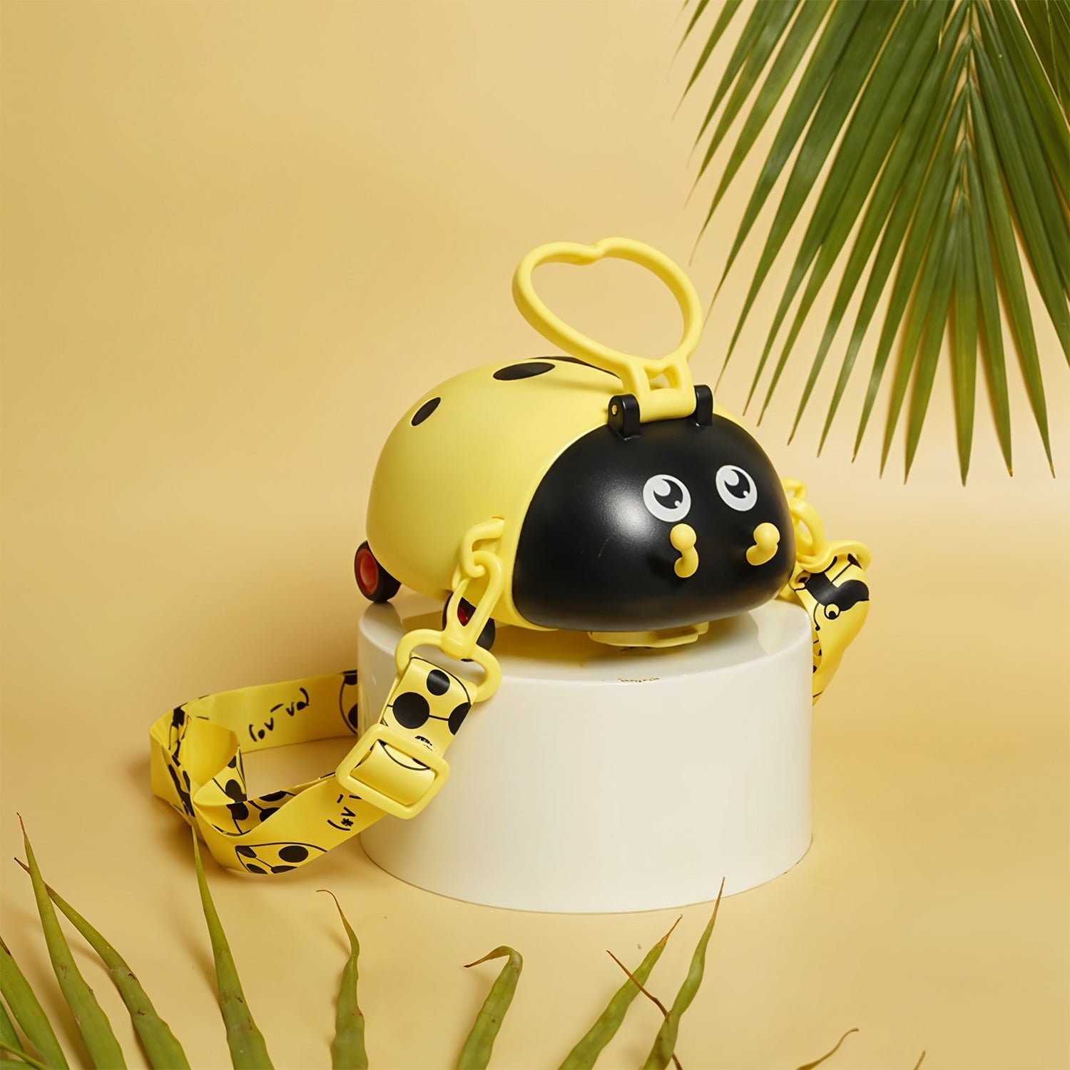 12566 bug shape water bottle.jpg
