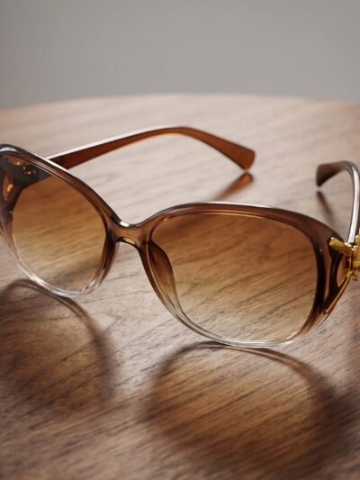 Oversized Sunglasses for Women � Trendy Gradient Lenses & Gold Accents