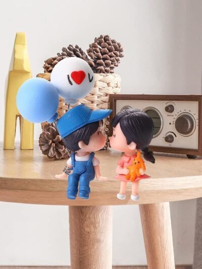 Cute Couple Car Dashboard Figurine – Romantic Mini Showpiece for Car & Home