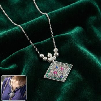 ethnicpendantnecklace wosku 01.jpg