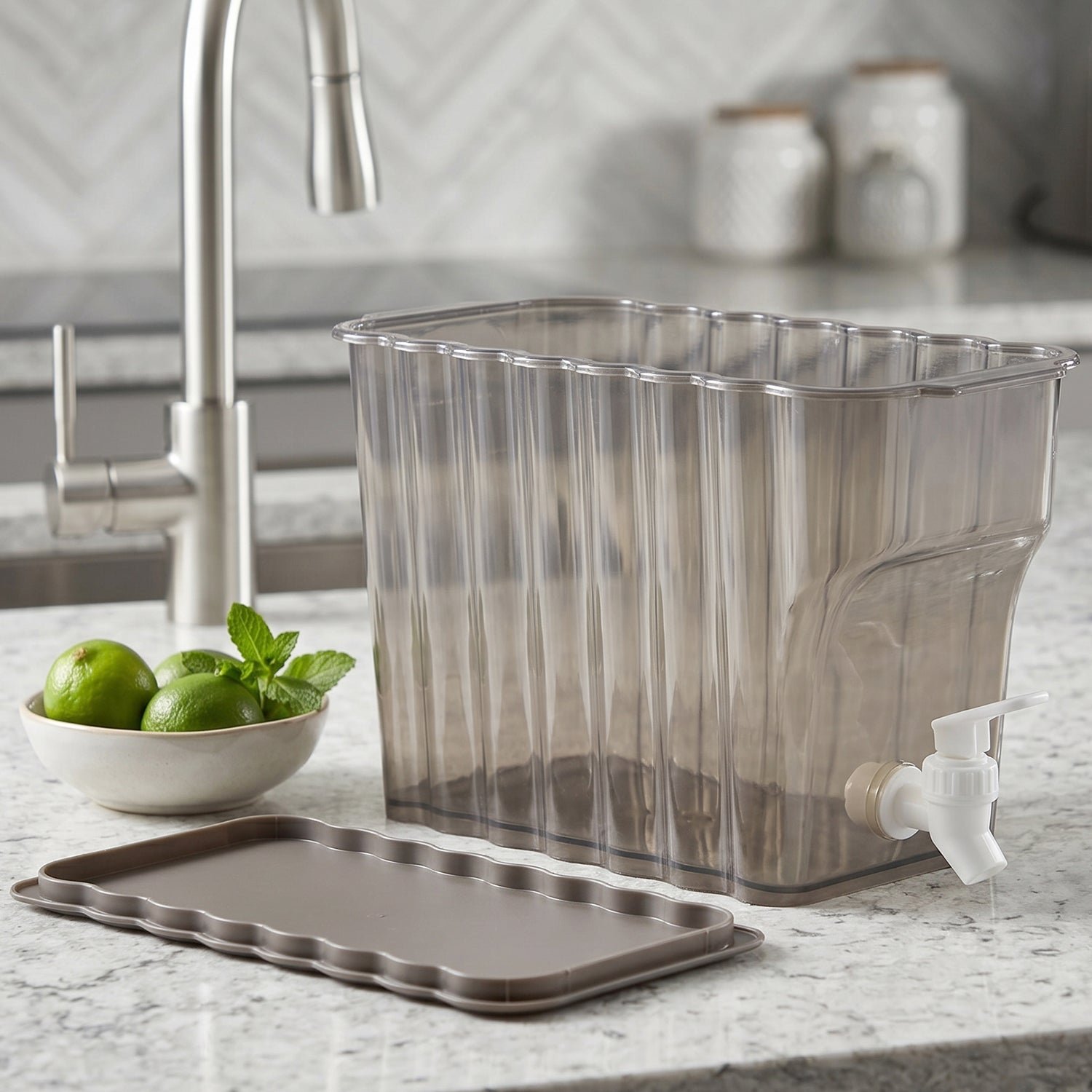 faucet juice water pitcher dispenser 4.jpg faucet juice water pitcher dispenser 4.jpg