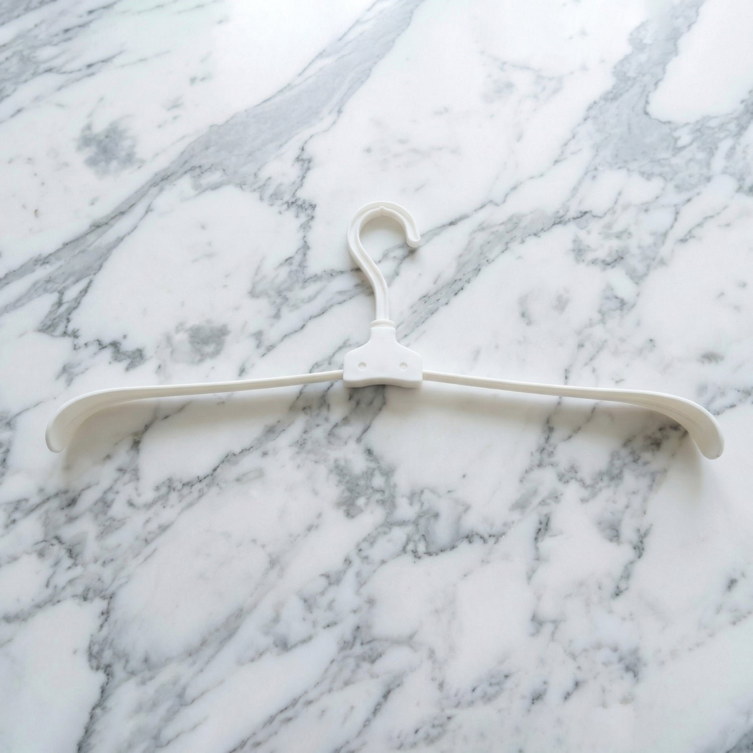 foldingplastichangers 02.jpg foldingplastichangers 02.jpg
