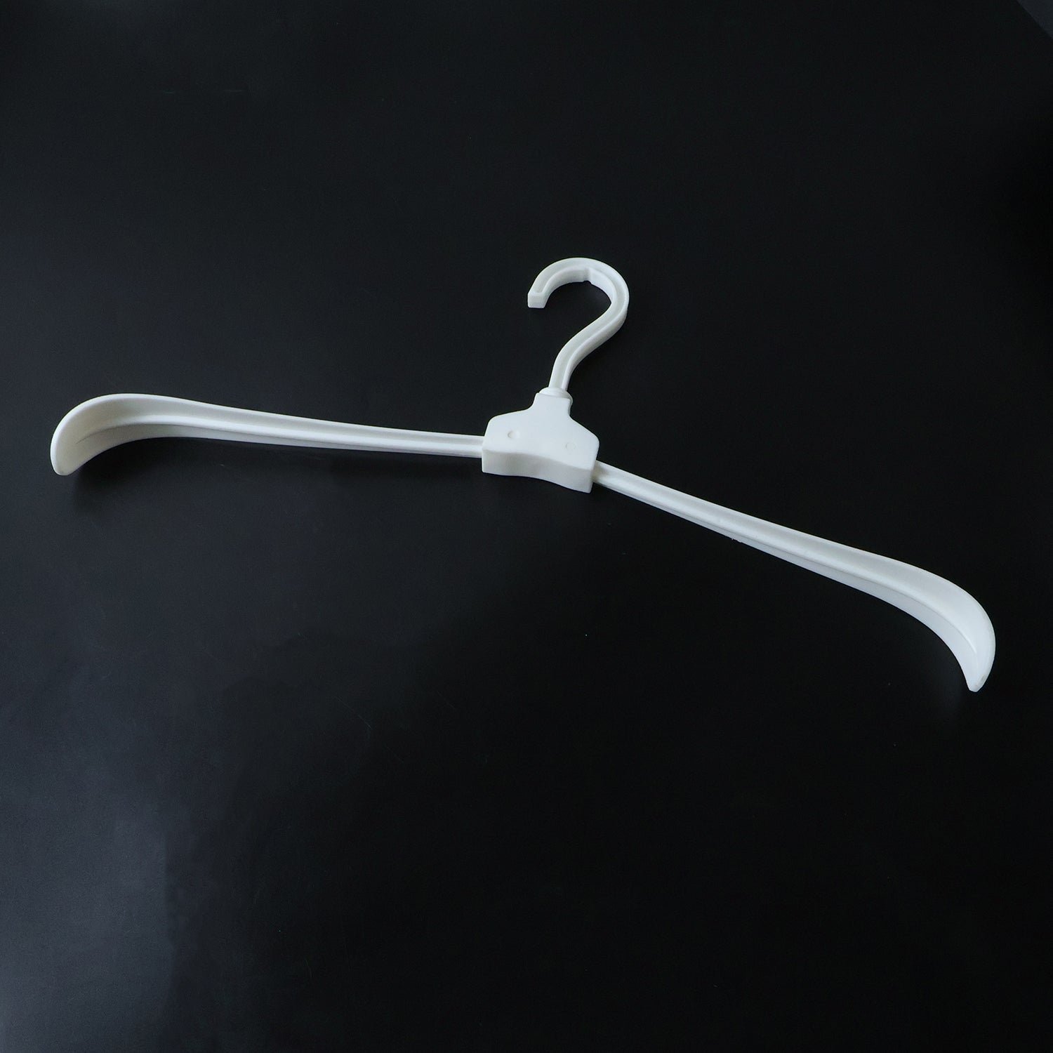 foldingplastichangers 05.jpg foldingplastichangers 05.jpg