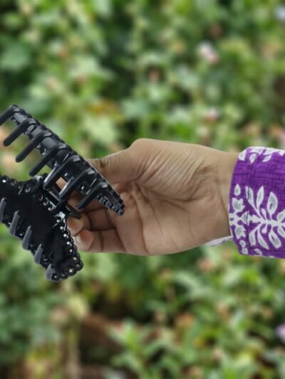 Black Hair Claw Clip – Strong Grip, Non-Slip & Stylish Design