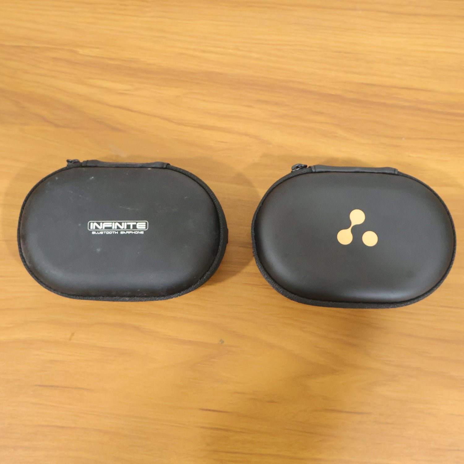 headphonescarryingcase live.jpg headphonescarryingcase live.jpg