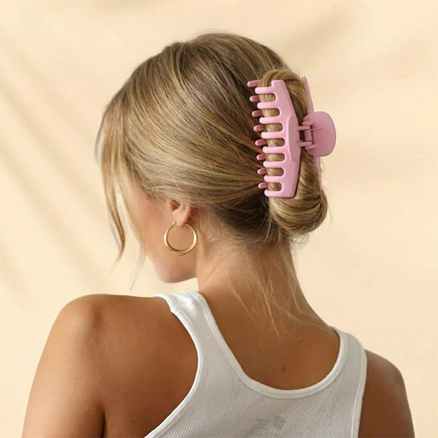 pinkhairclutcher 03.jpg