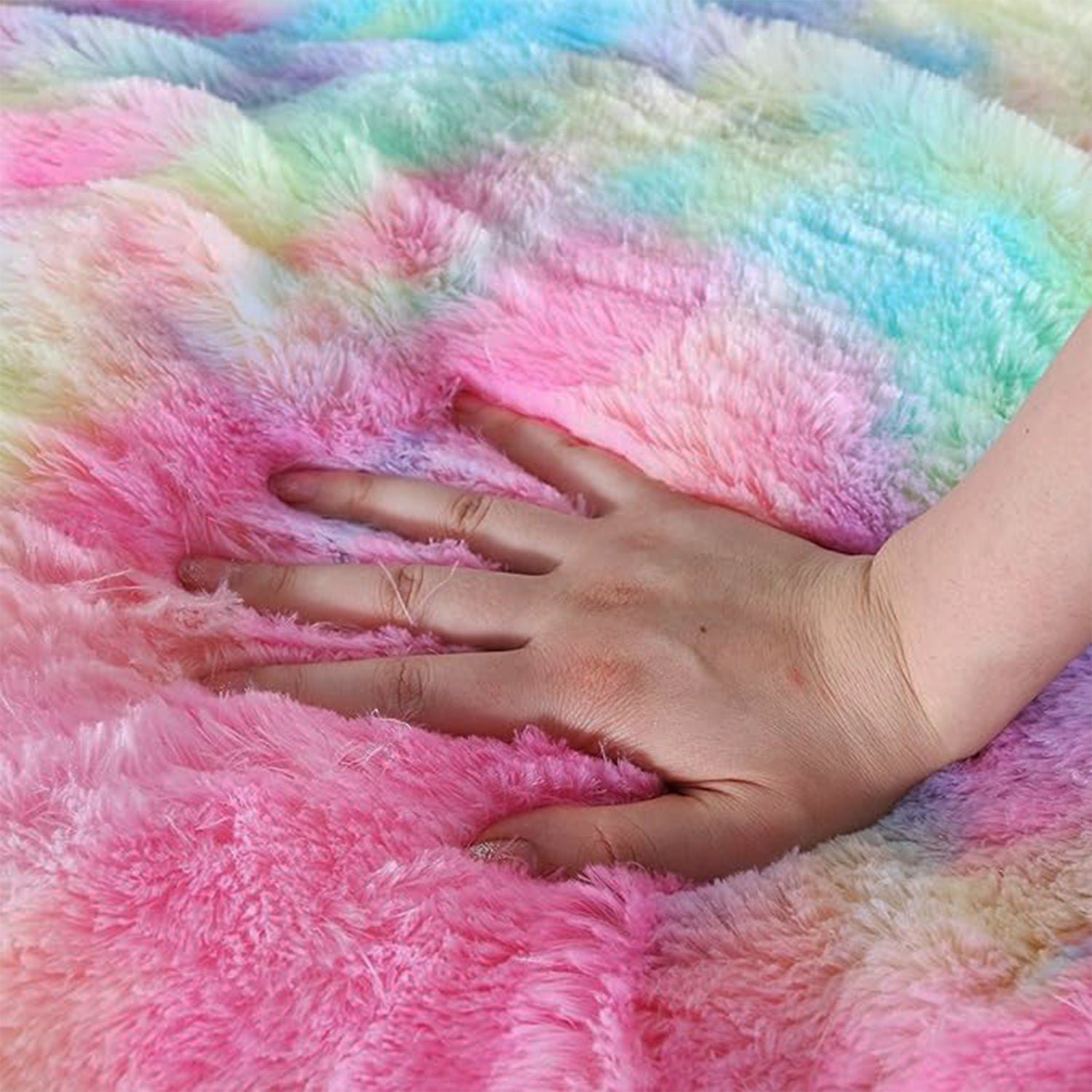 rainbowpillow 02.jpg rainbowpillow 02.jpg