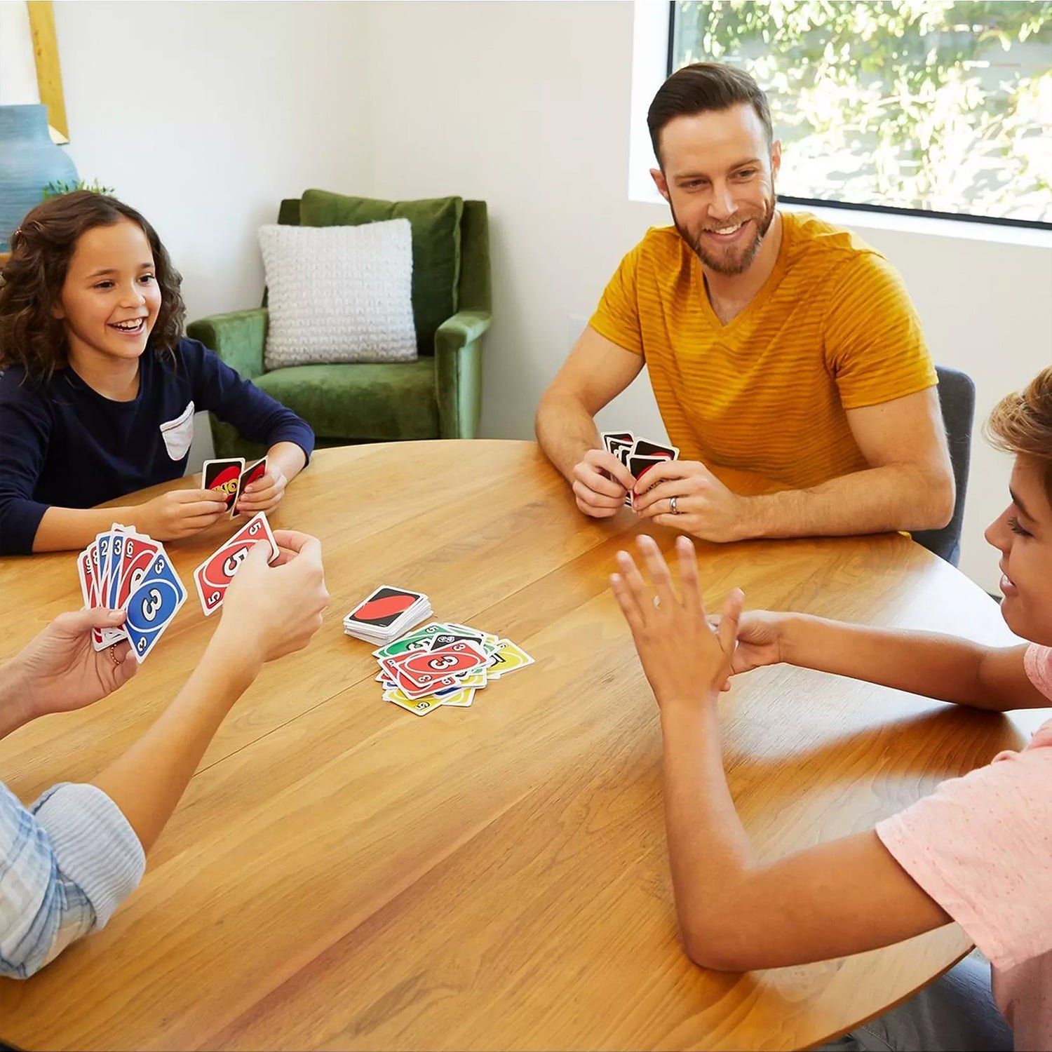 uno card game 02.jpg uno card game 02.jpg